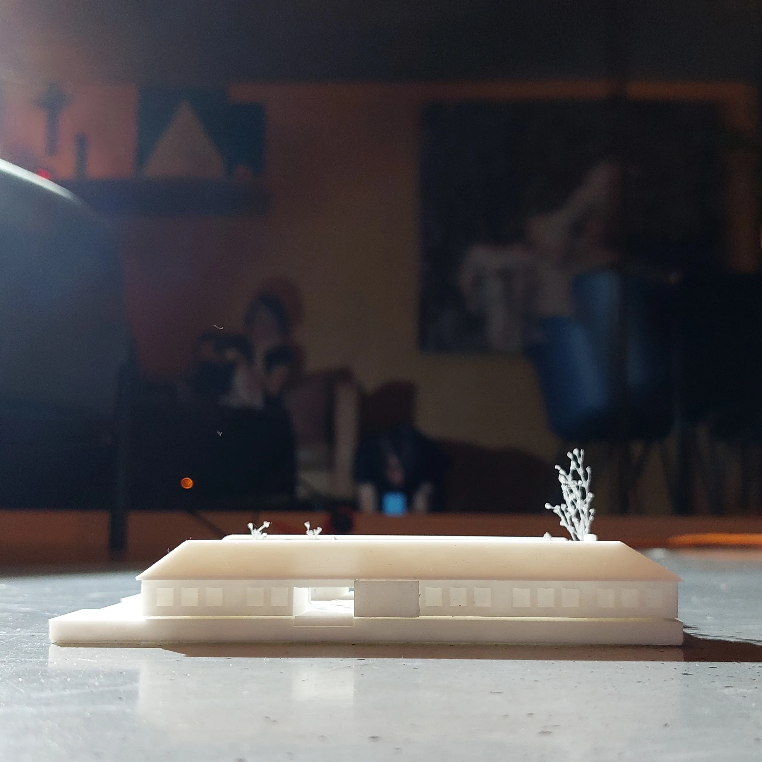 návrh obecní městské knihovny na architektonickém modelu