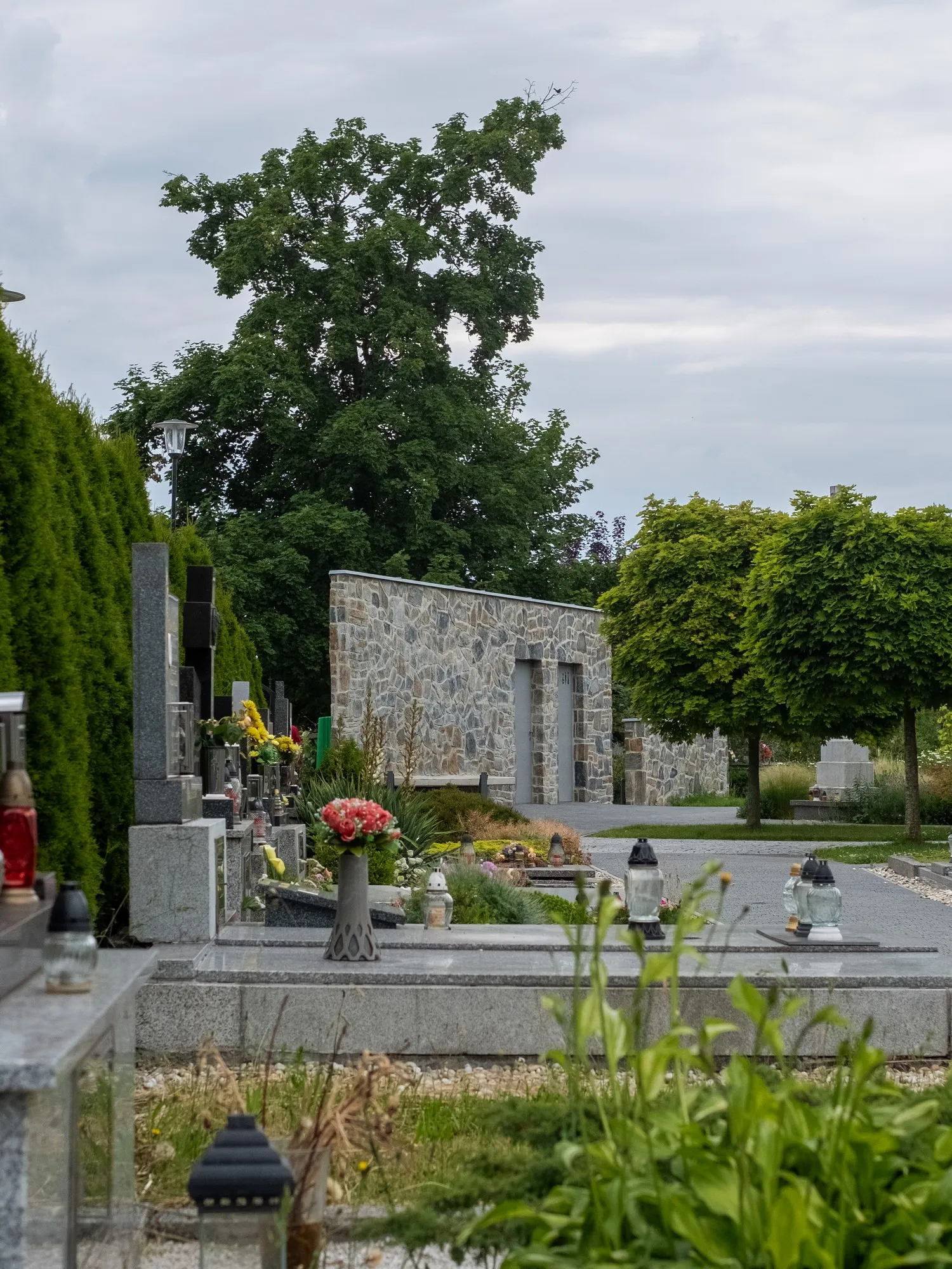 zázemí hřbitova Polanka n. O.